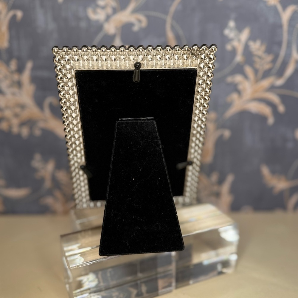 Vintage Faux Pearl-Embellished Frame with "An Elegant Lady with Roses" Print - Picture 4 of 5